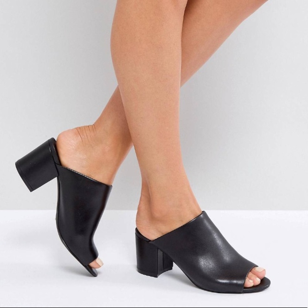 Steve Madden infinity leather mule